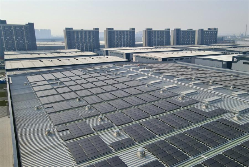工廠屋頂變身光伏發(fā)電站 西安工業(yè)園區(qū)綠色發(fā)展“碳”新路